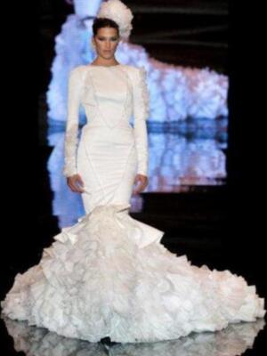 Vicky Berrocal reúne a sus amigos para presentar su nueva colección de flamenca