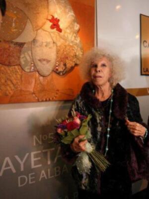 La duquesa de alba recibida en Cáceres como una auténtica estrella