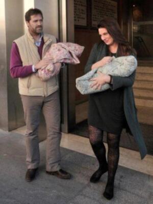 Alejandra Osborne ya tiene a sus mellizos en su casa sevillana