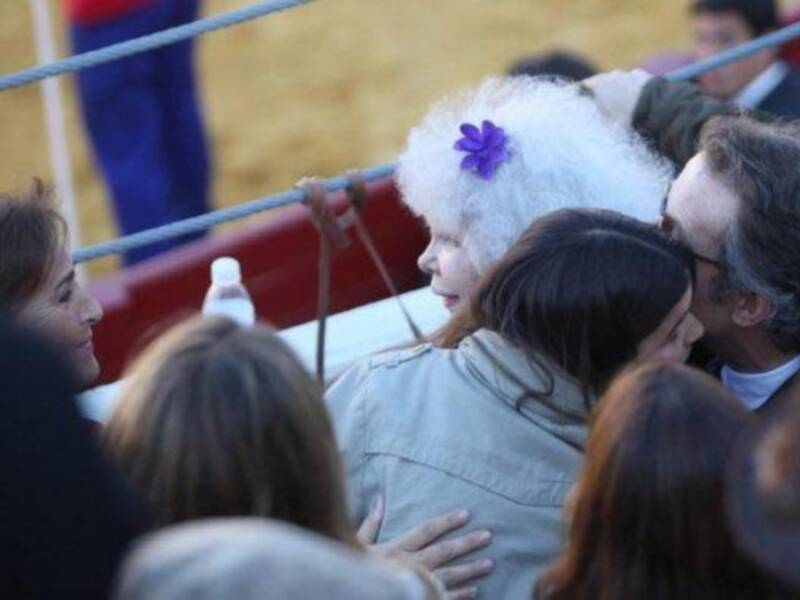 Eva González fue a la plaza a ver torear a su novio Cayetano 