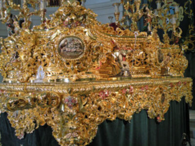 Exposición del magnífico paso procesional del Cristo de la Vera-cruz de Alcalá del Rio.
