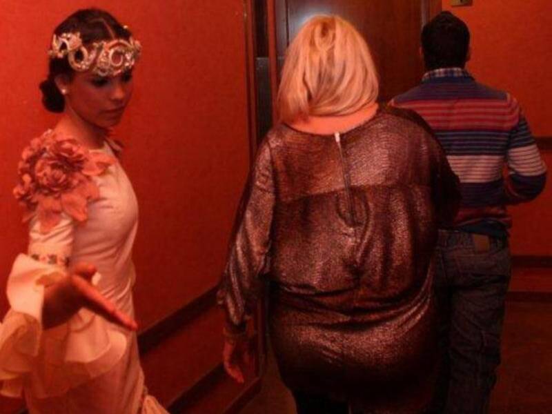 José Fernando ortega apoya a su hermana Gloria Camila en un desfile 