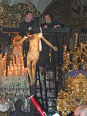 Galería del Descendimiento de Cristo en la Hermandad de la Soledad de Alcalá del Río (Sevilla)