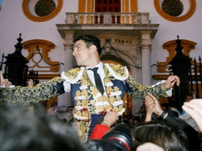 Manzanares vuelve a hacer historia al cortar cuatro orejas