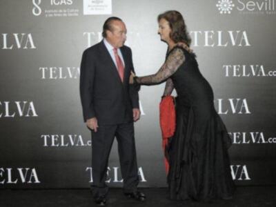 La duquesa de Alba, premio a la mejor embajadora de Sevilla en el mundo apoya a SM el rey