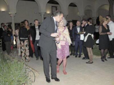 La duquesa de Alba, premio a la mejor embajadora de Sevilla en el mundo apoya a SM el rey