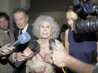 La duquesa de Alba, premio a la mejor embajadora de Sevilla en el mundo apoya a SM el rey