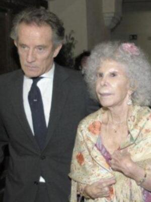 La duquesa de Alba, premio a la mejor embajadora de Sevilla en el mundo apoya a SM el rey