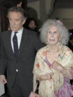 La duquesa de Alba, premio a la mejor embajadora de Sevilla en el mundo apoya a SM el rey