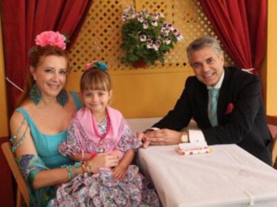 Numerosos personajes conocidos en Feria de Sevilla 2012