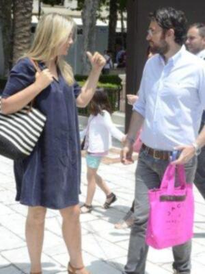 Isabel Sartorius y Maxim Huerta, una divertida pareja en Feria del libro de Sevilla 