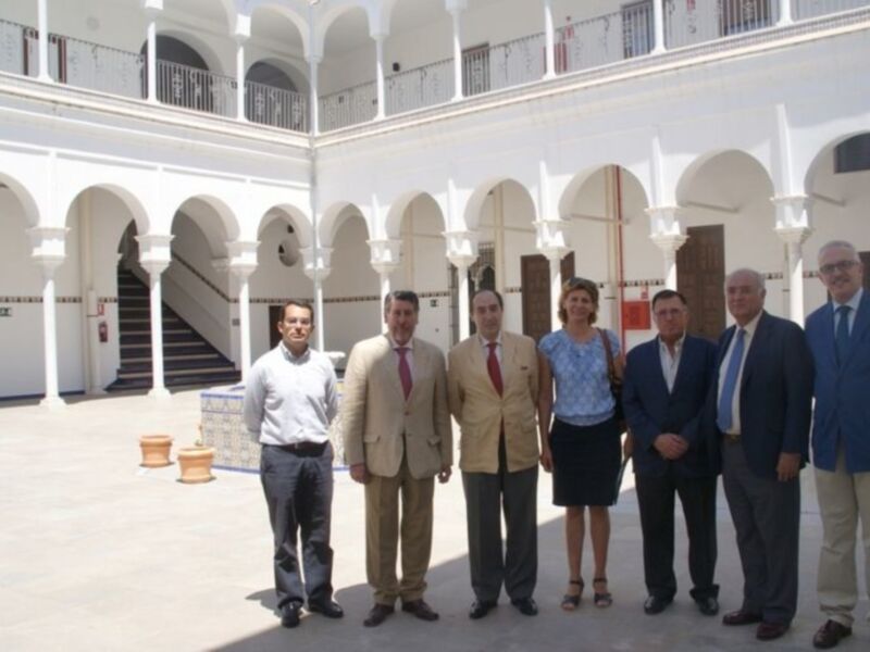 Los colegios profesionales del ámbito sanitario conocen la residencia de mayores San Juan de la Palma 