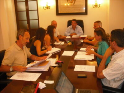 El equipo de gobierno del PP renuncia a la paga de Navidad y creará un plan de empleo con esos fondos(Chipiona)