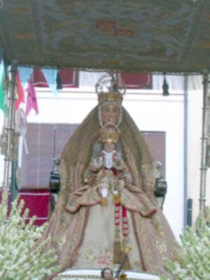 La Virgen de los Reyes lucirá el manto salmón en la procesión agosteña.
