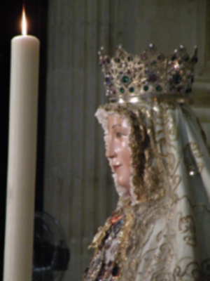 La Virgen de los Reyes patrona de la Archidiócesis de Sevilla, ha regresado a la capilla Real. 