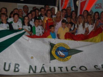 Marina Alabáu ya está en casa con su inseparable oro olímpico