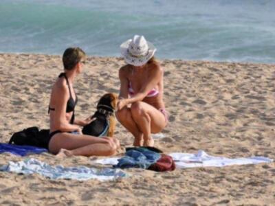 Raquel Revuelta disfruta en bikini de las playas de Cádiz, en plena forma física