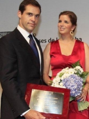 Luis Alfonso de Borbón y su esposa Margarita Vargas, padrinos de la magnifica fiesta de la revista Escaparate en Sevilla