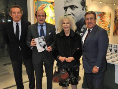 Los duques de Alba asisten a la presentación de  la biografía del rey