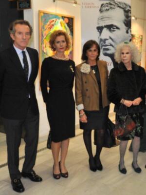 Los duques de Alba asisten a la presentación de la biografía del rey