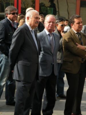 Sevilla.    EL sábado  los empresarios de Estepa hicieron entrega en el acto de 1500 kilos de Productos Navideños para las familias necesitada de Sevilla.