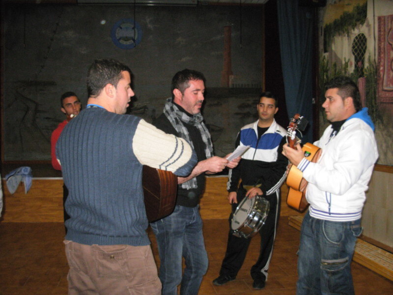 La chirigota Los que no se hartan de Chopper confían en hacer un papel digno en el concurso del Gran Teatro Falla de Cádiz.-(Chipiona)