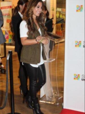 Elena Tablada, Elisabeth Reyes y María José Suárez donan sus prendas más queridas para una subasta benéfica