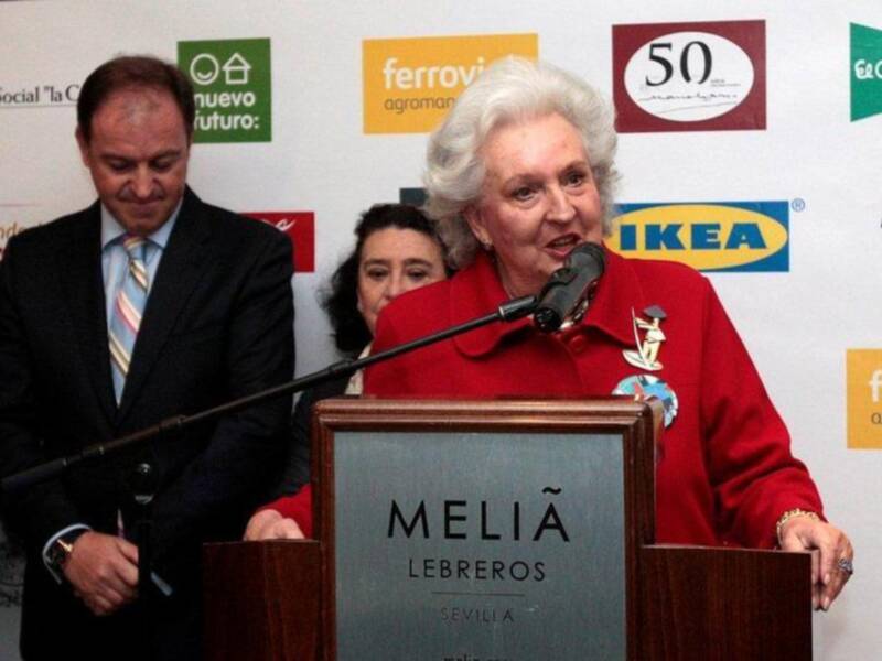 La Infanta Pilar inaugura el rastrillo en Sevilla ante la ausencia de la duquesa de Alba
