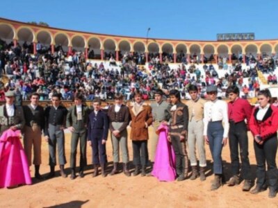 El Juli reaparece en Olivenza y sale por la puerta grande
