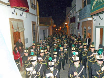 La Hermandad del Nazareno de Alcalá del río sin completar su estación.