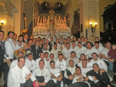 La Hermandad del Nazareno de Alcalá del río sin completar su estación.