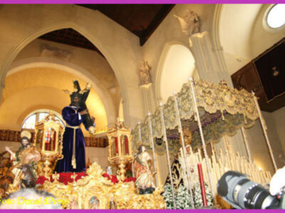 Jueves Santo  en la Hdad. Sacramental Los Gitanos, la Excma. Sra. Duquesa de Alba, acudió un año más a visitar los pasos en su Santuario.