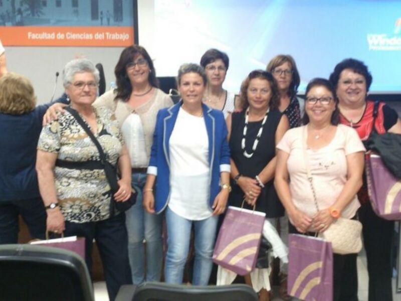 Un nutrido grupo de mujeres de asociaciones de Chipiona participó en la IX Edición del Programa Provincial Asocia