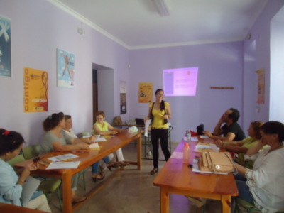 FADEMUR imparte una charla para sensibilizar sobre la igualdad entre hombres y mujeres en el acceso a un puesto de trabajo(Chipiona) 