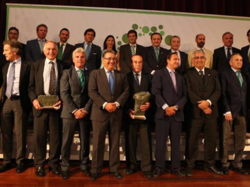 El duque de Alba acude a un homenaje a Curro Romero por parte del Betis 