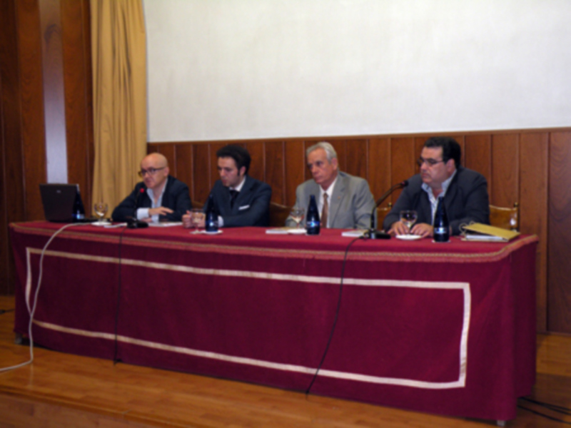 Sevilla. El Círculo Mercantil presento el libro ÂHistoria de SevillaÂ de  Manuel J Roldan 