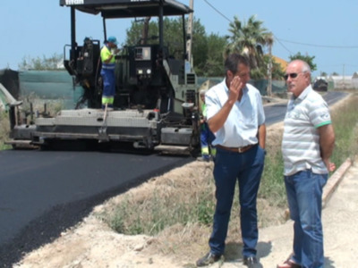 Comienza el asfaltado del Camino del Olivar(Chipiona) 