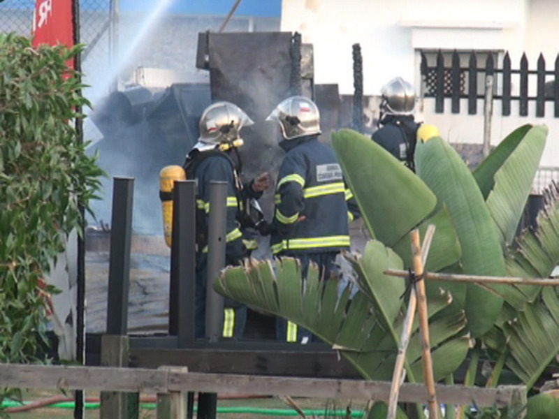Los bomberos emplearon 20000 litros de agua y cuatro vehículos para el control del incendio del chiringuito(Chipiona)