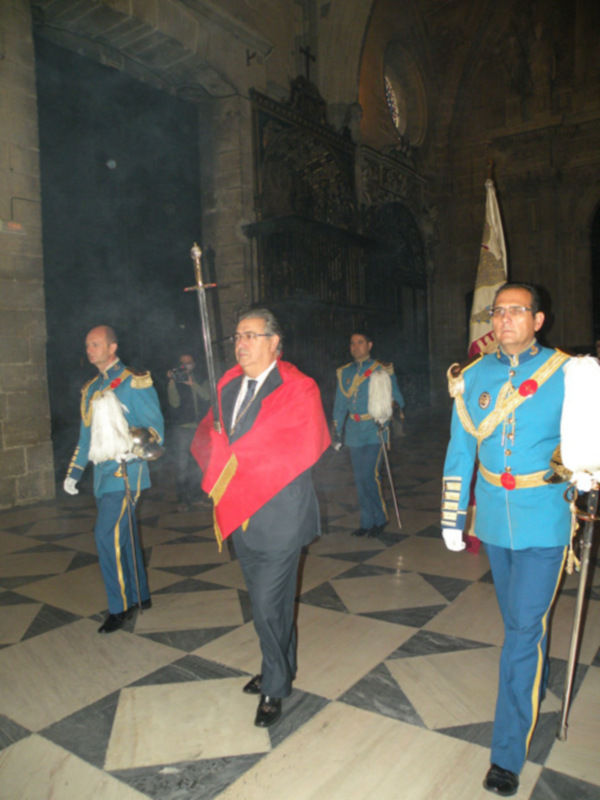 Sevilla.Una procesión Fernandina para minoría de espectadores. 