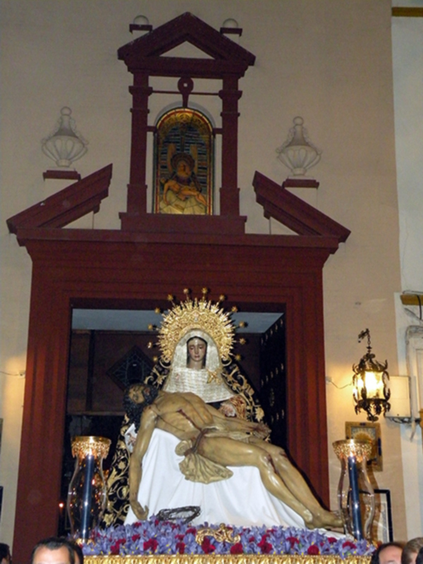 Sevilla. Traslado de los titulares del Baratillo a la Iglesia de San Jorge, para su misa principal.