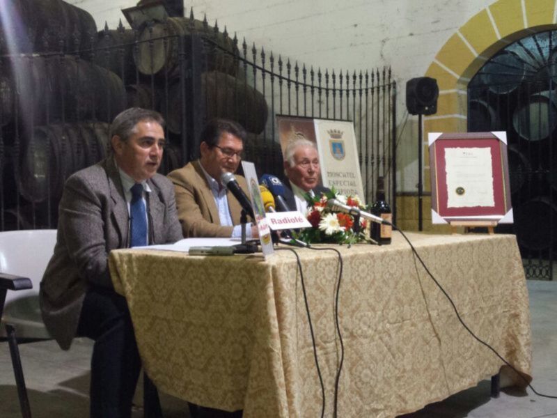 La Cooperativa Católico Agrícola presenta el Bacchus de Oro logrado por el Moscatel de Pasas Los Madroñales(Chipiona)