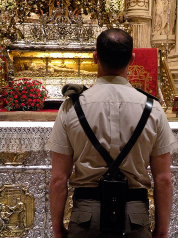 Sevilla. Los Mayores de Sevilla, ante la Virgen de los Reyes y el Rey San Fernando
