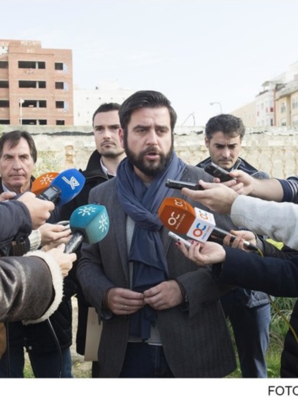 Diputación colabora en la exhumación de represaliados del franquismo en el antiguo cementerio de San José, en Cádiz
