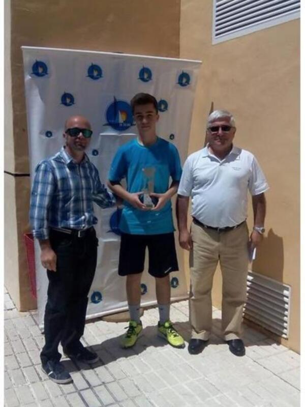 Pablo Solís Valderrama, del Club Tenis Chipiona, se proclama campeón provincial infantil 