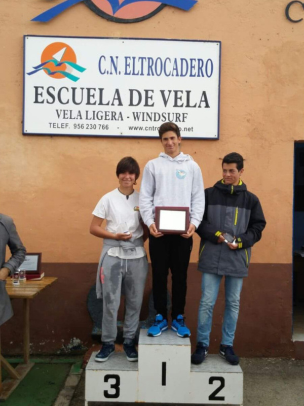 Repóquer regional para la flota de windsurf del Náutico Sevilla
