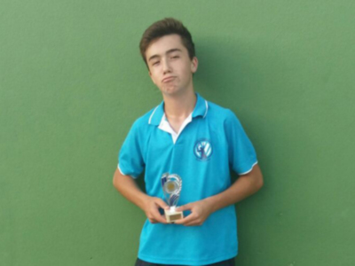 Felipe Vázquez y  Pablo Solis campeones cadete e infantil del tercer Torneo infantil de tenis de Costa Ballena Rota