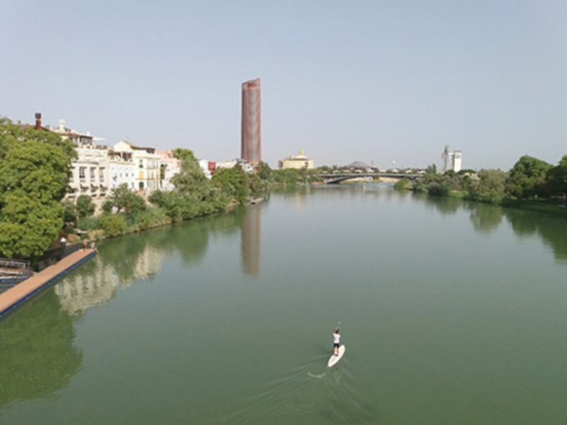 Puente sobre el río Tajo en Toledo, España.