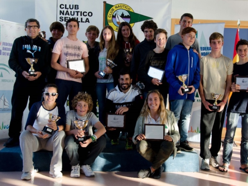 La flota de windsurfing del Náutico Sevilla roza el pleno regional