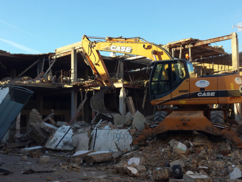 Isabel Jurado afirma que el proceso de demolición de la nave de calle Manzano comenzó hace dos meses