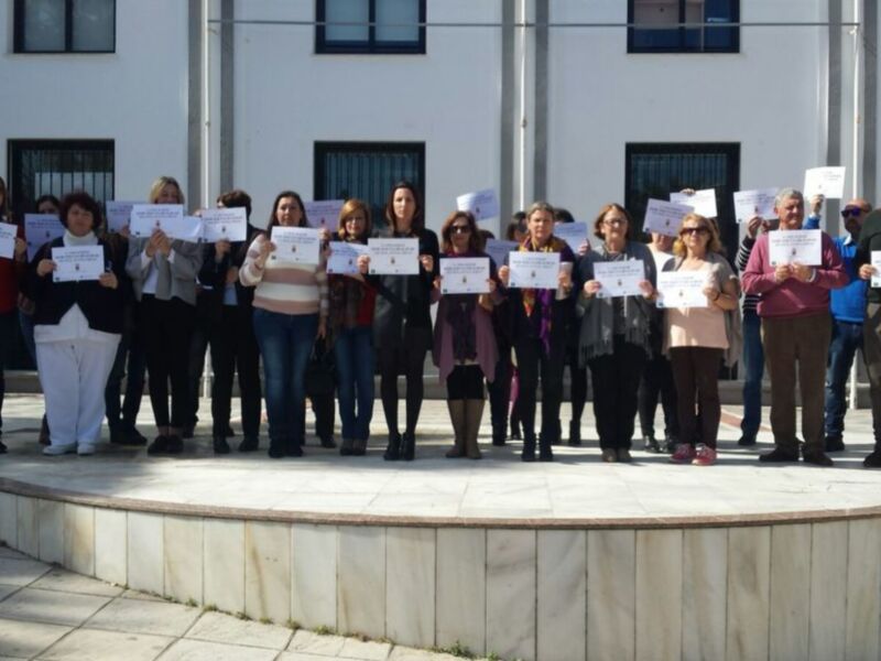Mujeres de Chipiona se suman al parón de cinco minutos para hacer visible el valor que tiene el trabajo que realizan